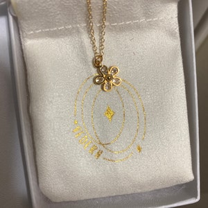 Daisy Necklace - Flower Pendant, Gold Daisy Pendant, Pretty