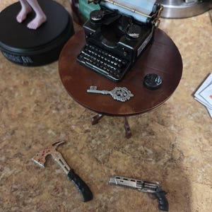 タイプライターとテーブル 1/6スケール バイオハザード レクイエム対応