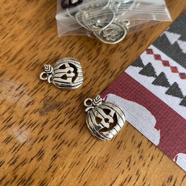 BULK 50 Pumpkin Jack O Lantern Silver Tone Halloween Charms SC6433 - Etsy