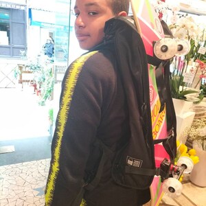 ホバーボードのデザインとグリップテープを備えたスケートボードデッキ