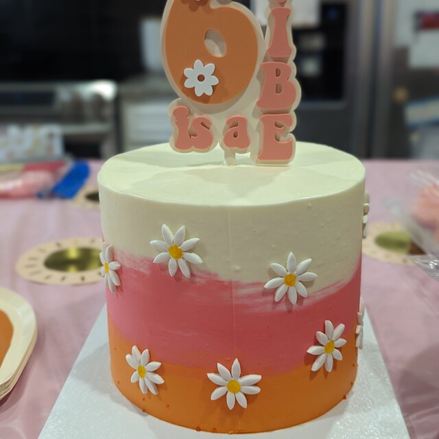 21+ Cake Decorated With Daisies