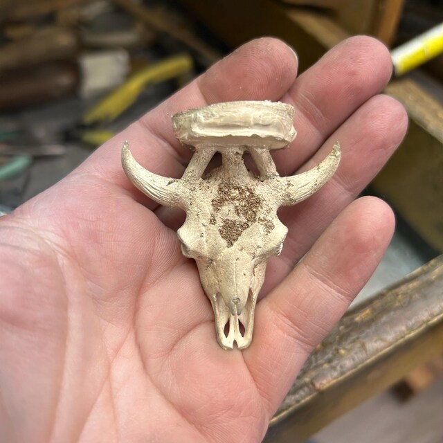 アメリカバイソンの頭蓋骨レプリカ - 砂漠のジオラマ、西部劇のドール