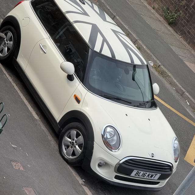 MINI ミニカー ホワイト ユニオンジャックルーフ ミニクーパーのルーフユニオンジャック、レーシングデコレーション