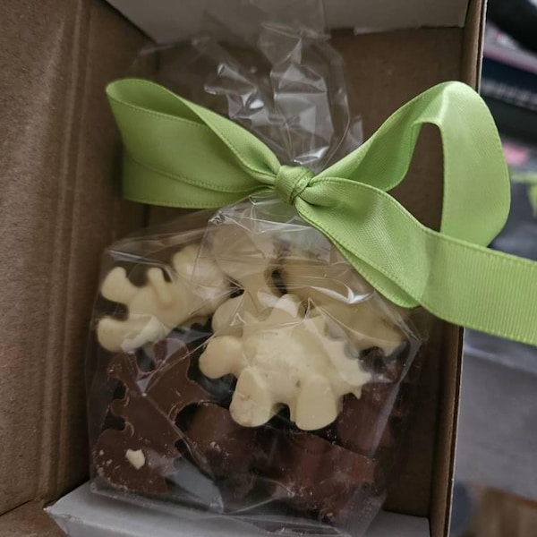 Personalised Land Rover Chocolate Box -8 or 16 Chocolates in A Funny ...