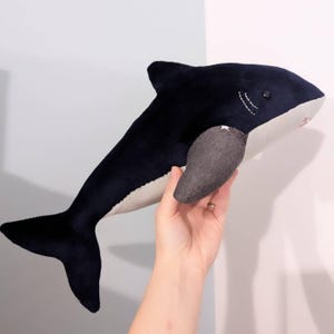 サメのぬいぐるみの縫製パターン、大きなぬいぐるみ（PDFパターン