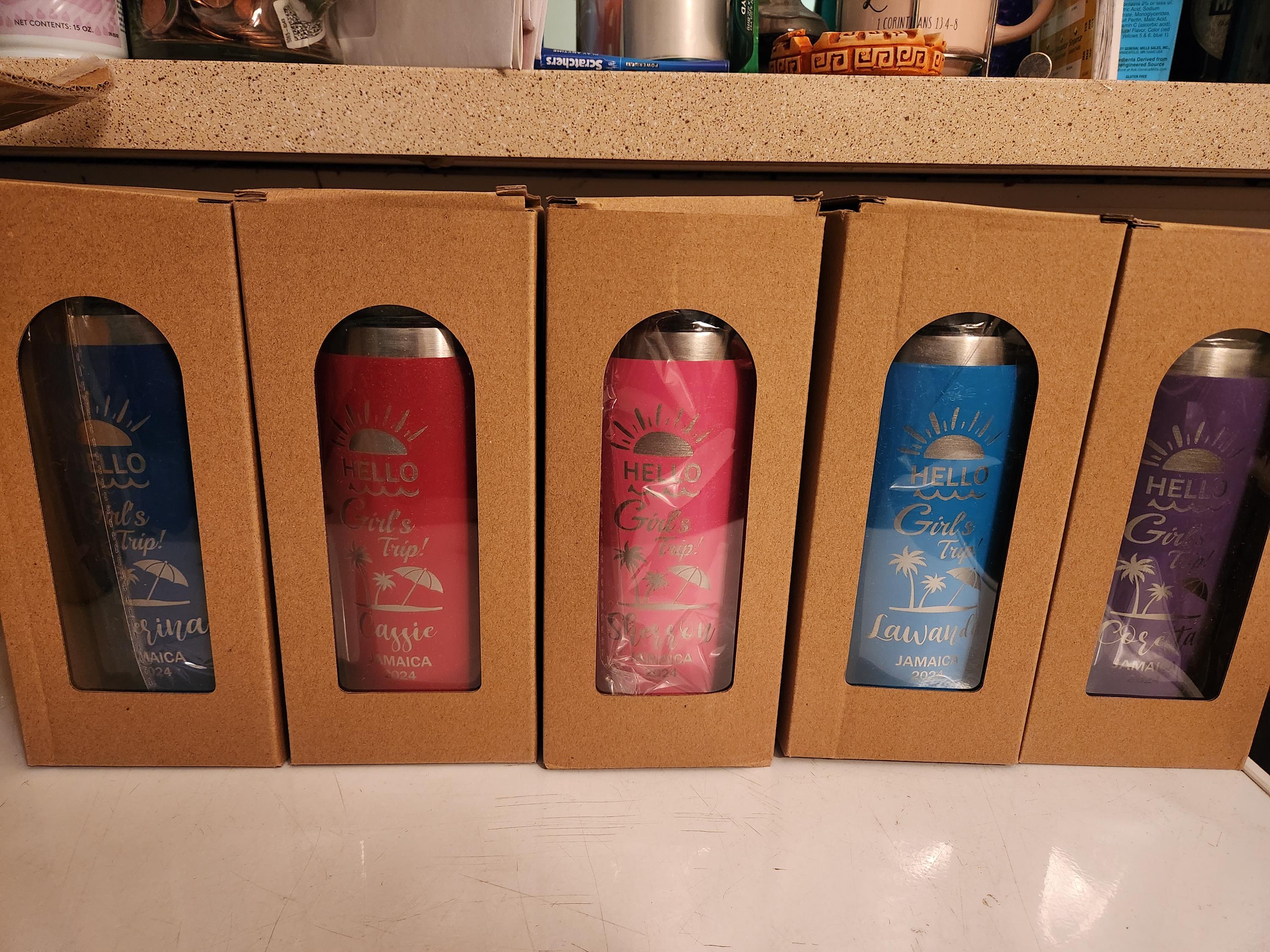 Personalisierter 20 oz Becher, Reisebecher mit individuellem Namen, Becher mit Lasergravur, Wasserbecher aus Edelstahl, Brautjungfernbecher, Isolierbecher