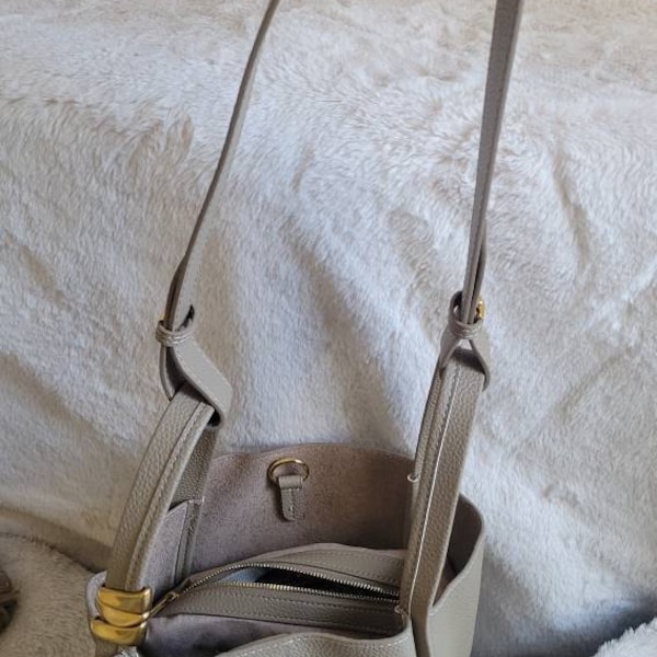 Versatile-Commuter Bucket Bag