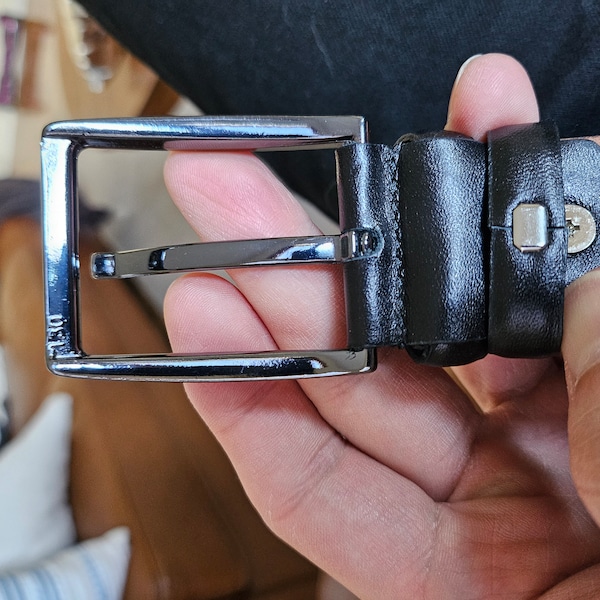 reversible belt buckle