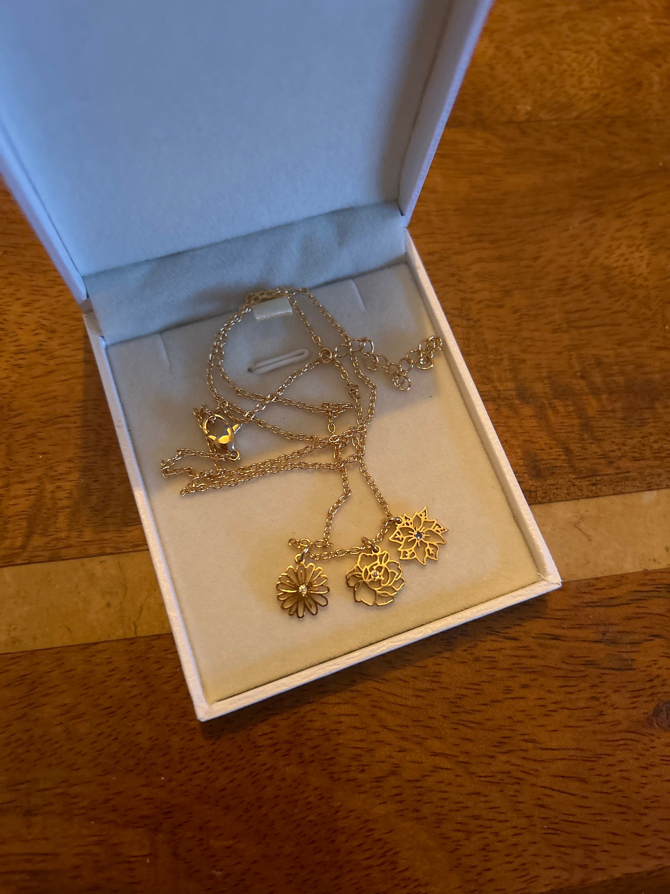 Dainty Birth Flower Necklace,Family Necklace For Mom,Silver Necklace For Woman,Birth Flower Jewelry,Personalised Gifts,Birthday Gift for Mom