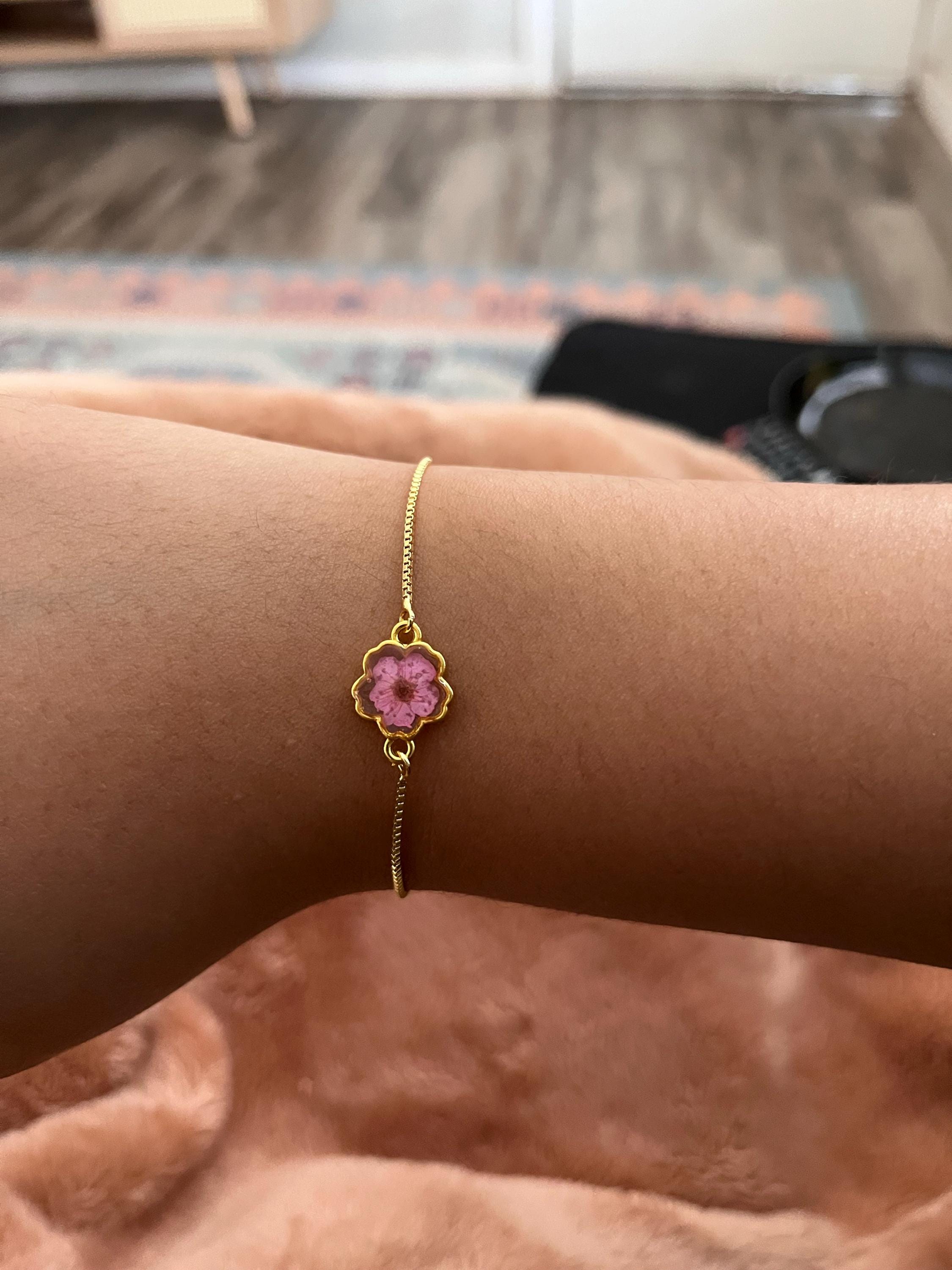 Pressed flower bracelet, Resin bracelet, gold bracelet, Small size, Bridesmaid bracelet, Friendship bracelet, gift for her