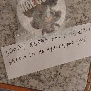 Zo hat ein Foto des gekauften Artikels hinzugefügt