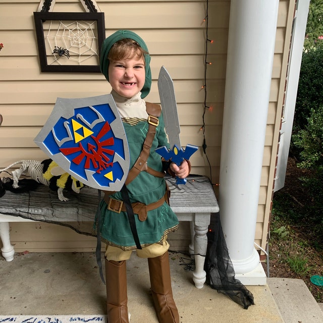 Legend of Zelda Link Cosplay with Hylian Shield + Master Sword DIY