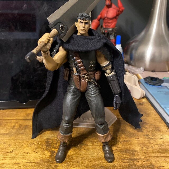 Handmade 6 Inch Black Wired Cape for Berserk Black Swordsman
