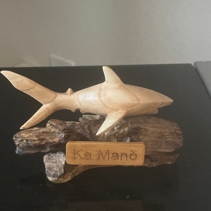 手作りの木製サメの彫刻：ユニークな海の装飾 6.1インチ - Etsy 日本