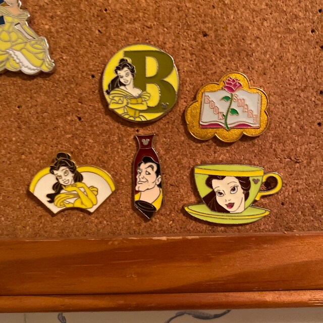 Belle ~ Beauty and the Beast Set With 5 Assorted Disney Trading