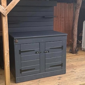 Kirsty added a photo of their purchase
