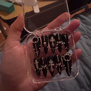 𖤐 added a photo of their purchase