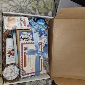 Aleeyah added a photo of their purchase