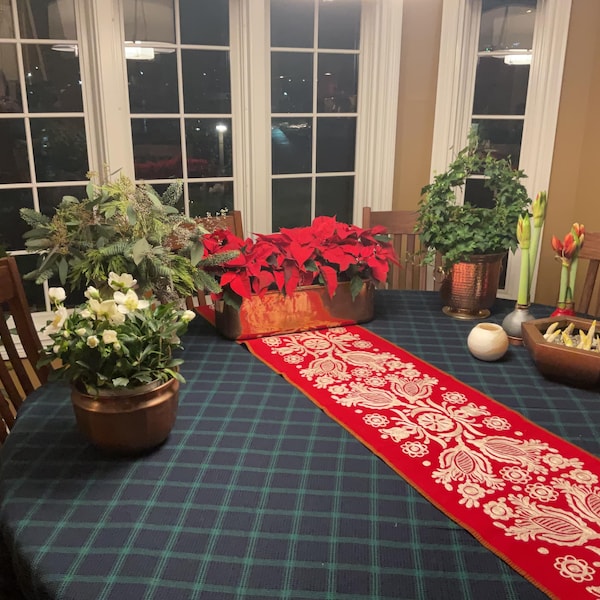 Ruby Red ~ Applique work Table Runner w/ 4 Table Mats