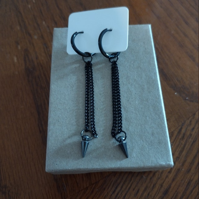 BTS 着用★関税込★BLACK PURPLE★PONDELL CUBIC CHAIN EARRIN.G BTS Jungkook Black Spike and Chain Hoop Earring, Clip on