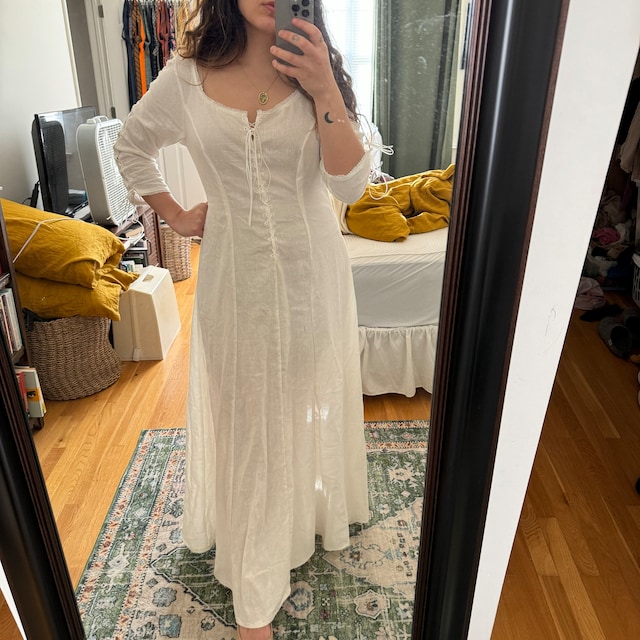 elizabeth swann white dress costume Elizabeth Swann nightgown plum dre  Cosplayrr Elizabeth Swann x @slayeas 
