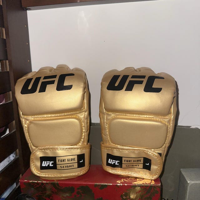UFC MMA ゴールドチャンピオングローブ レプリカ - アメリカから発送