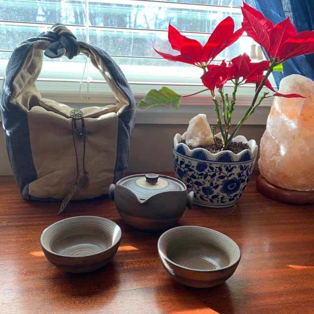 La cocina Ceramic Gongfu Travel Tea Set - Gorgeous Chinese Teapot Set with  2 Tea Cups, Portable Carrying Case…