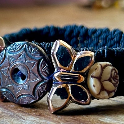 10 or 25 Vintage 1940s Minimalist Mother of Pearl Sewing Buttons