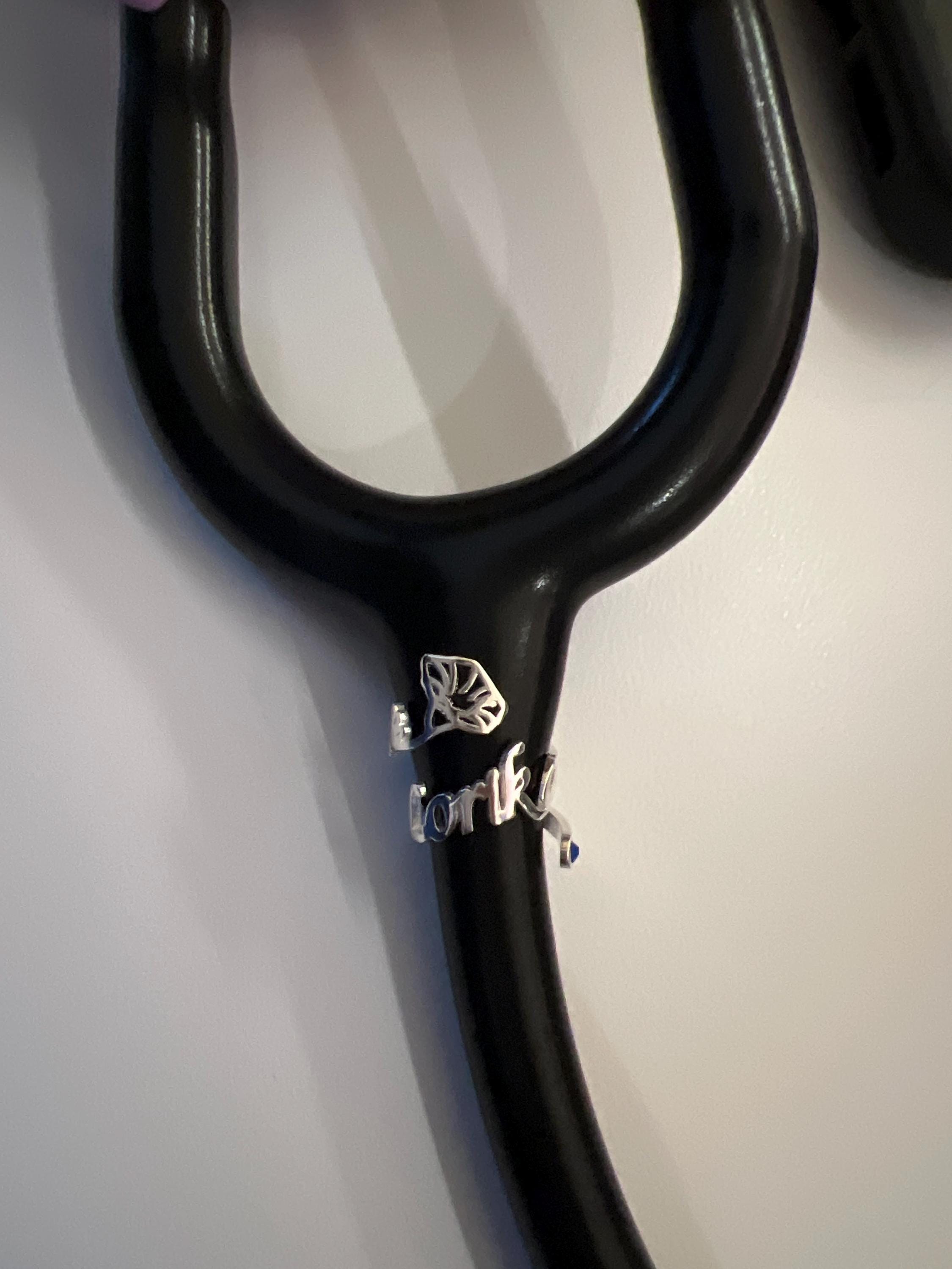Stethoskop-Namensschild personalisiert, Stethoskop-Charms-ID-Tag mit Geburtsstein-Geburtsblume, Geschenke für Krankenschwestern, Ärzte, RN, Medizinstudenten