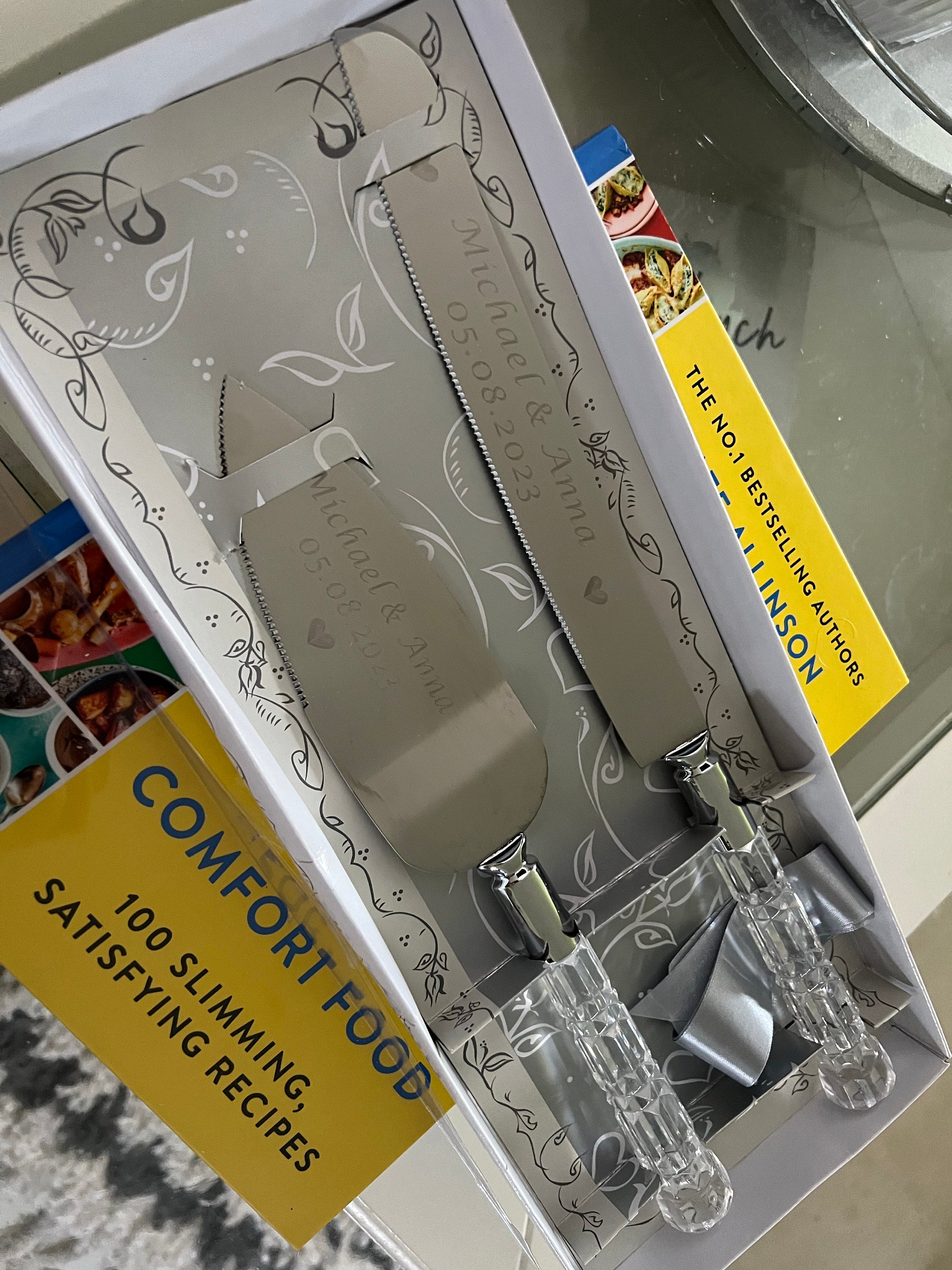 Personalised Engraved Wedding Cake Server Set with Free Ribbon Bows. Birthdays Anniversaries Gifts. Add Names & Date. Mr Mrs Gift