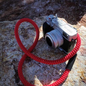 YOSEMITE CAMERA STRAP 105cm（EDDIE RED） YOSEMITE CAMERA STRAP 105cm（EDDIE RED） When you need an