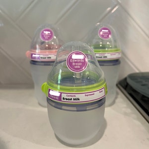 Labeling comotomo bottles hot sale