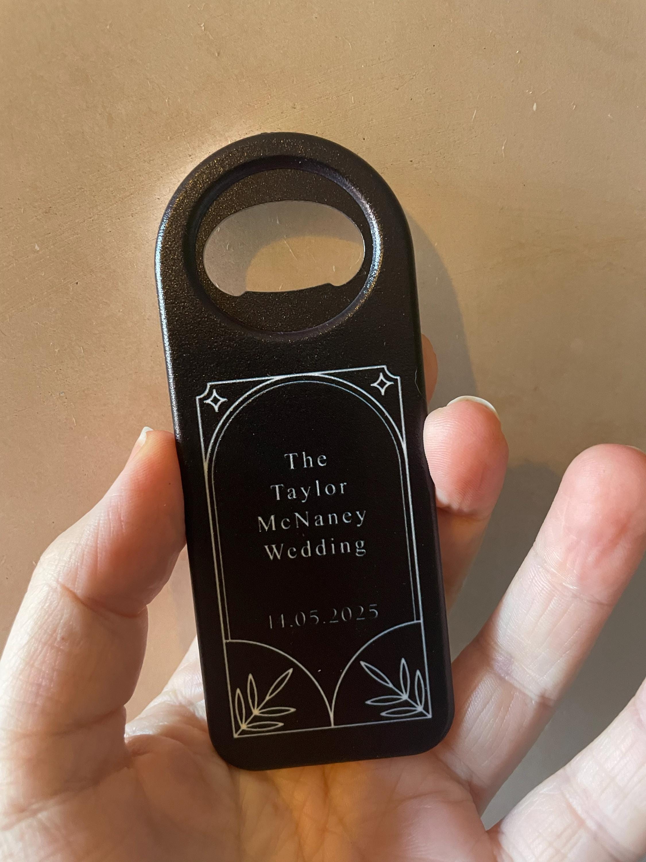 Magnet für Hochzeitsgeschenke, personalisierte Magnete aus Holz, Hochzeitsgeschenke, magnetischer Flaschenöffner, individueller Flaschenöffner, Hochzeitsgeschenk
