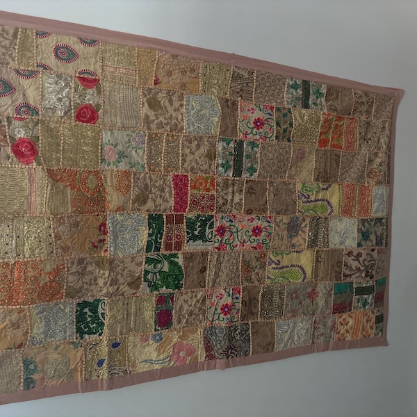 Tenture Murale Indienne Vintage – Broderie Lourde Au Sari, Travail Zari, 60x40 Cm, Vert Foncé