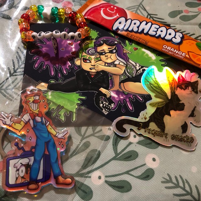 パイナップルキャラクター アクリルチャーム パイナップルキャラクター アクリルチャーム 先行公開／ ケン