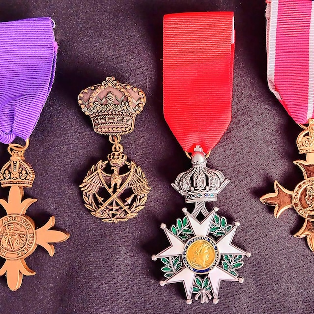 Medaglia Dell'Impero Britannico BEM Elizabeth II - Riproduzione Grandezza Naturale Con Nastro - 3