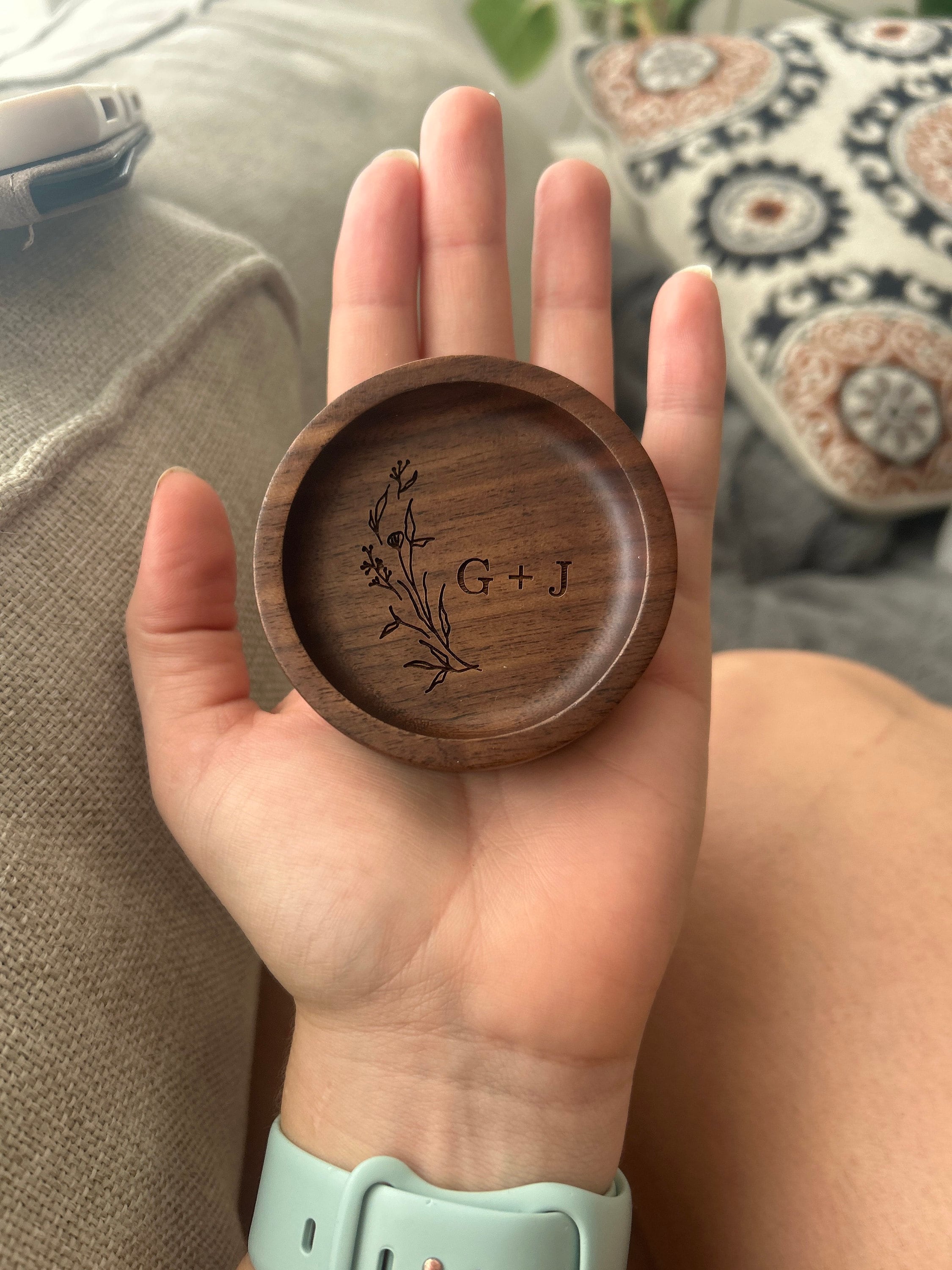 Custom Round Wood Ring Dish, Engagement Ring Holder, Personalized Wedding Ring Dish, Wedding Gift, 5th Anniversary Gifts, Gifts for Newlywed