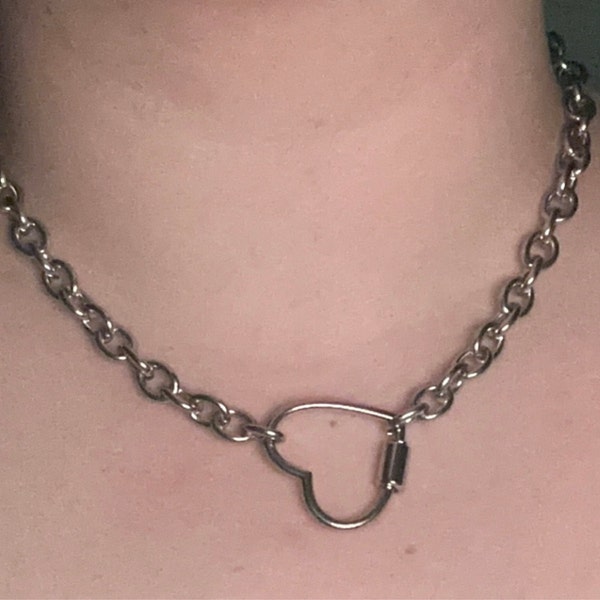 Iconic | Silver-Tone Stainless Steel Cross Curb Chain Necklace | In Stock! | Lucleon - Foto 7