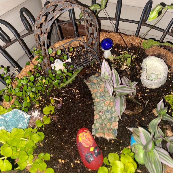 A Miniature Fairy Garden Designed In White | Otten Bros. Garden Center And Landscaping - Foto 9