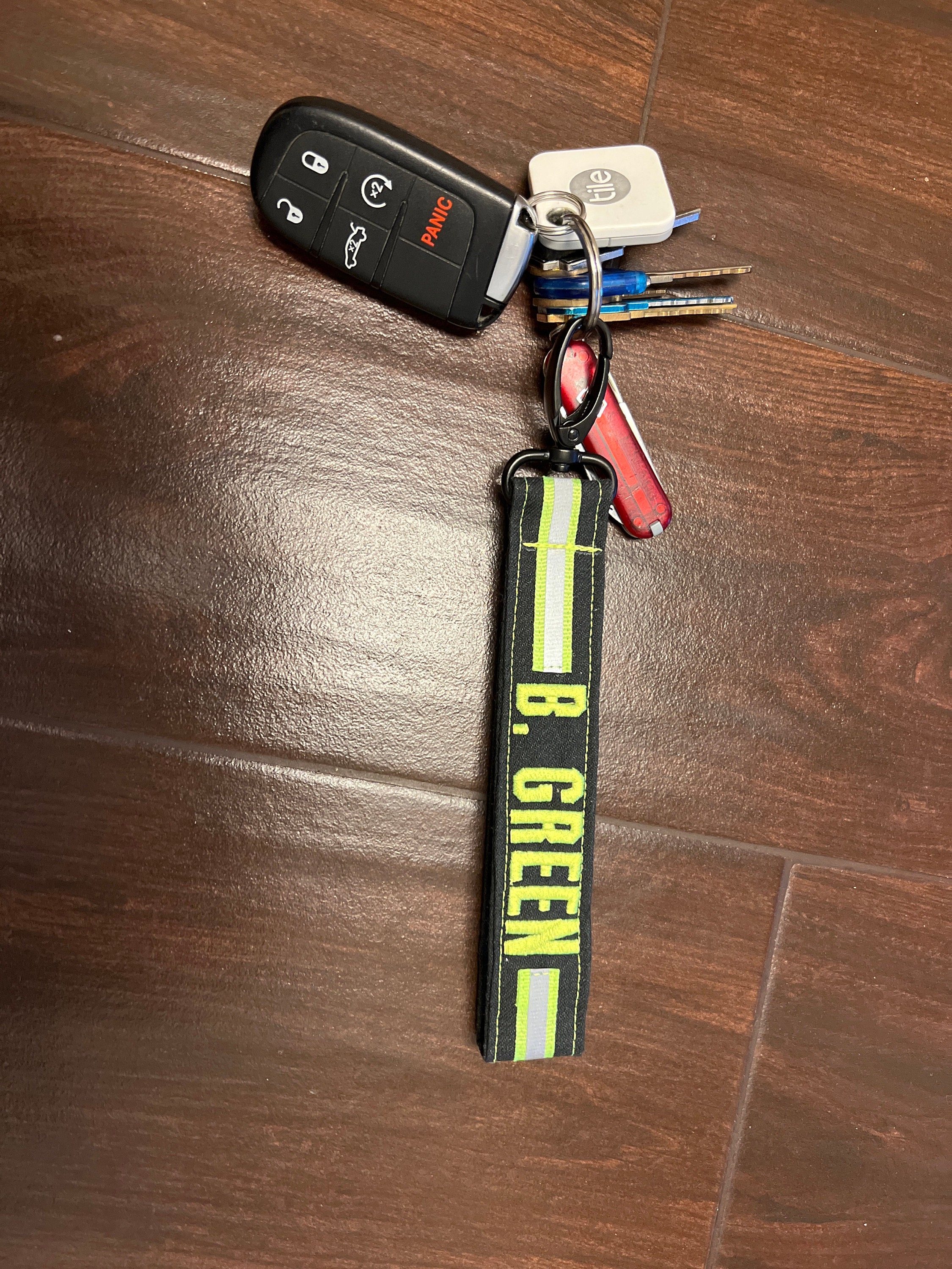 ❤️Buy 2 FREE SHIPPING❤️Firefighter Reflective Turnout Gear Keychain | Personalized Nomex Kevlar Key Fob | Fire Department Gift
