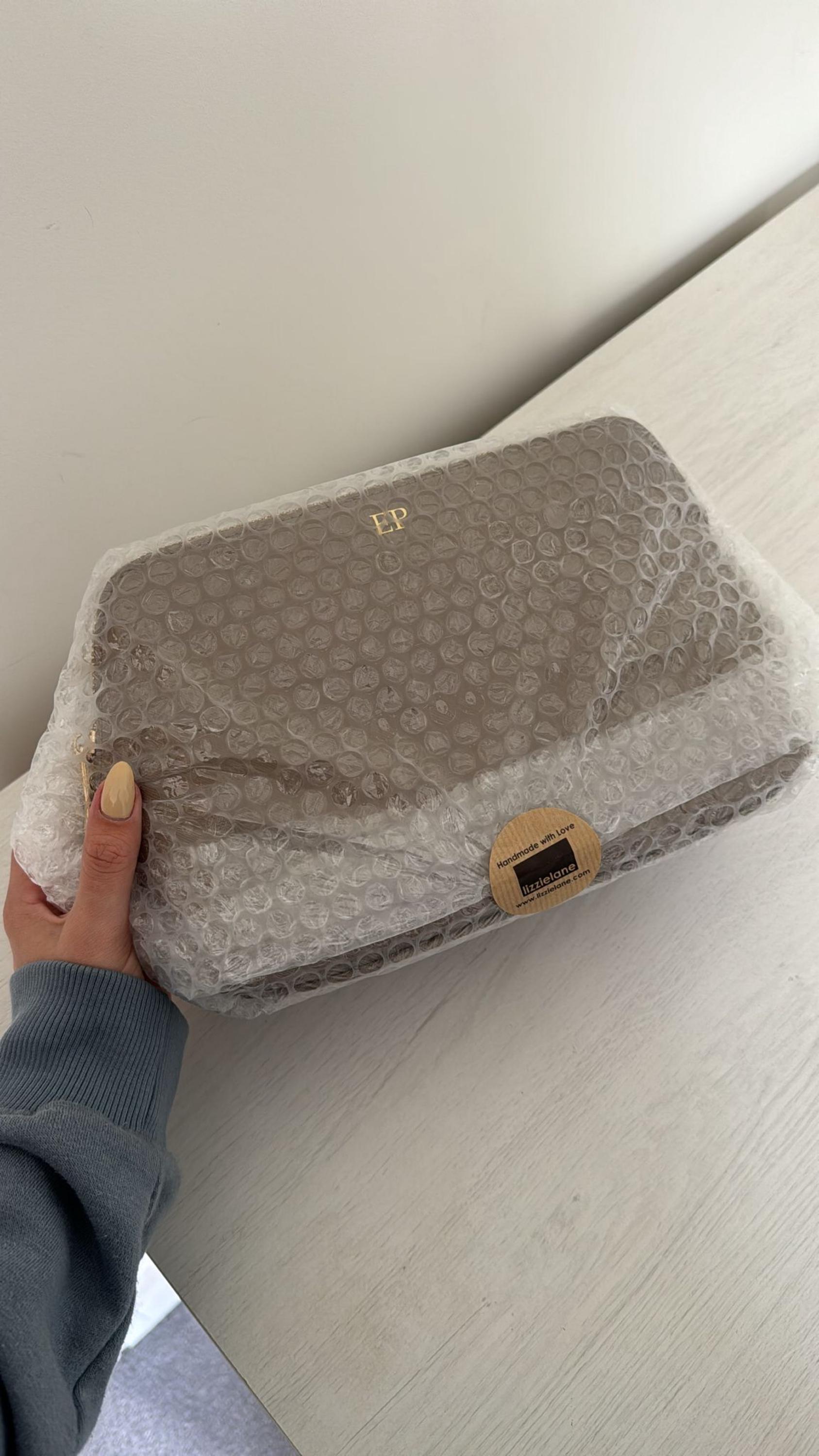 Individuelle Kosmetiktasche mit Monogramm als Geschenk zum Valentinstag, individuelle Schminktasche für sie, personalisierte Schminktasche für Frau oder Freundin