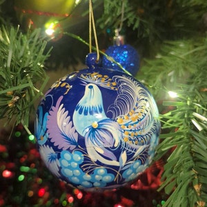 Boule De Noël En Bois Peinte à La Main - Œuf Suspendu Par Sirovatkina - Russie