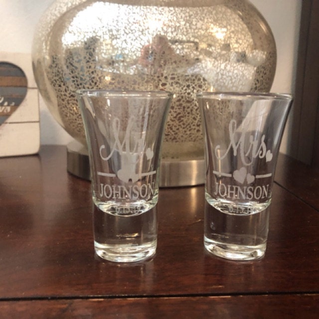 mr and mrs shot glasses,customize shot glasses,wedding shot glasses, 1.5 oz shot glasses,wedding favor, couple shot glasses,anniversary gift