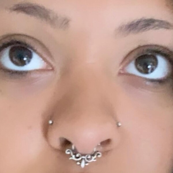 fake nose sticking nose pin