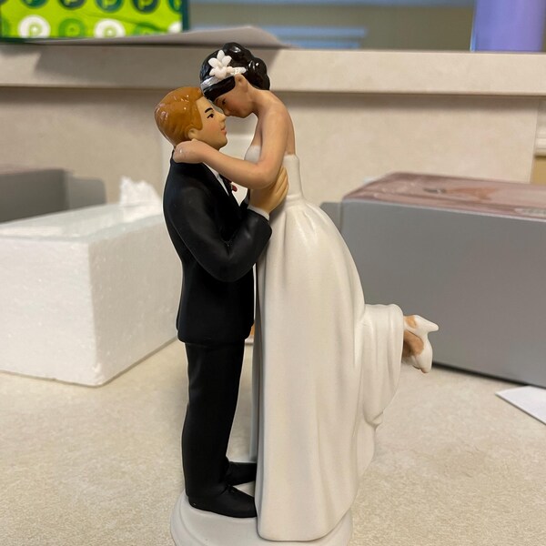 True Romance Interlocking Bride and Groom Wedding Cake Toppers - Light ...