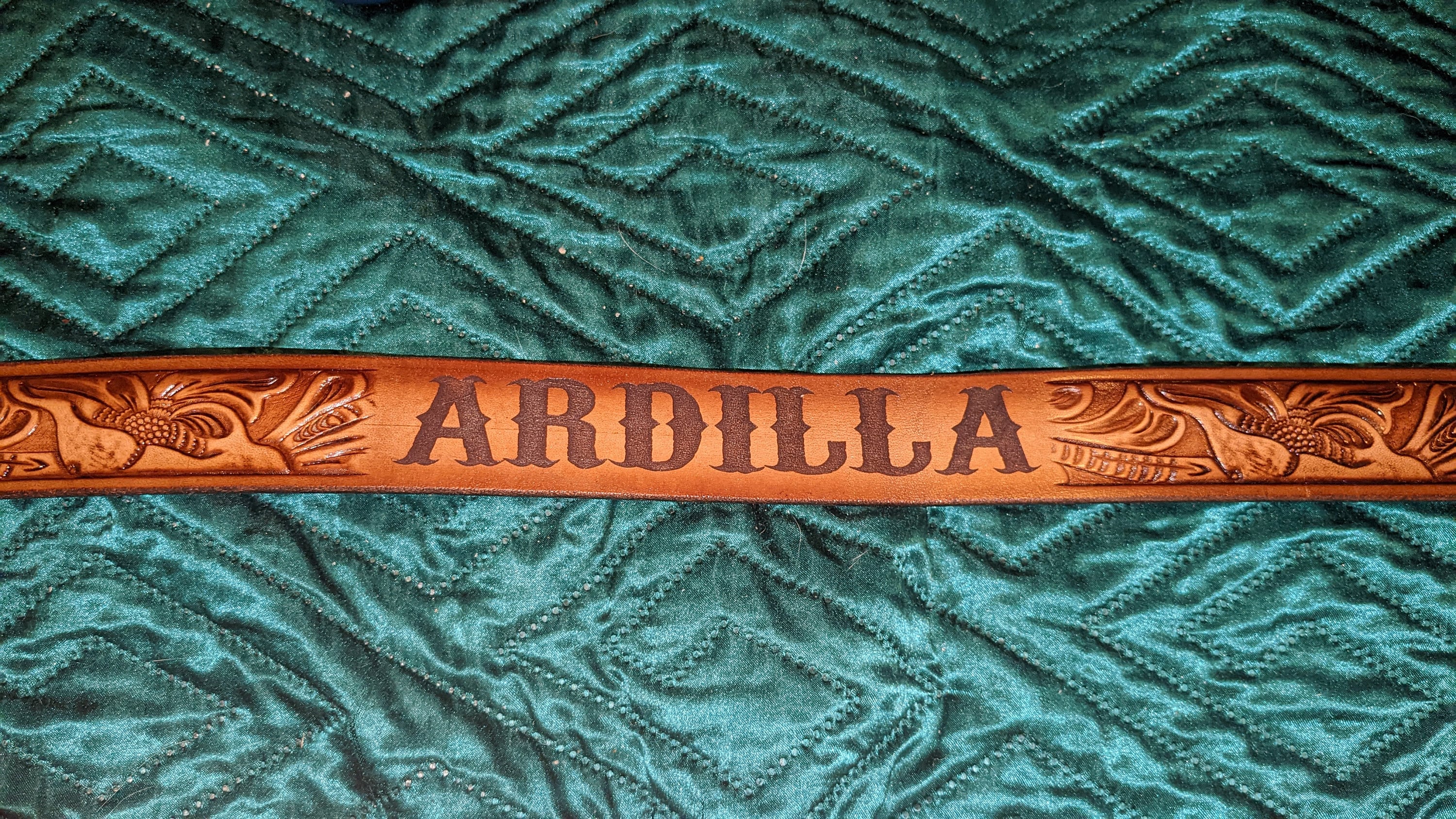 Name Belt. Western Design NBT929 - Belt is 1 1/2&quot; wide - Includes name in center back, removable utility buckle & leather keeper