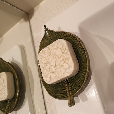 LEAF NAPKIN HOLDER