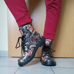 Playa espejo de puerta Intermedio Botas de combate Dragon & Flowers / Boho Shoes Handmade - Etsy México Playa espejo de puerta Intermedio Botas de combate Dragon & Flowers / Boho Shoes Handmade - Etsy México