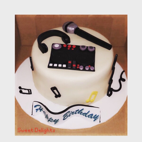 Disc Jockey Fondant Cake Toppers Made by Fancytopcupcake. - Etsy