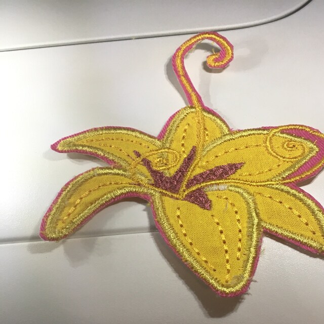 ラプンツェルの魔法の黄金の花、タングルド アップリケ デジタル